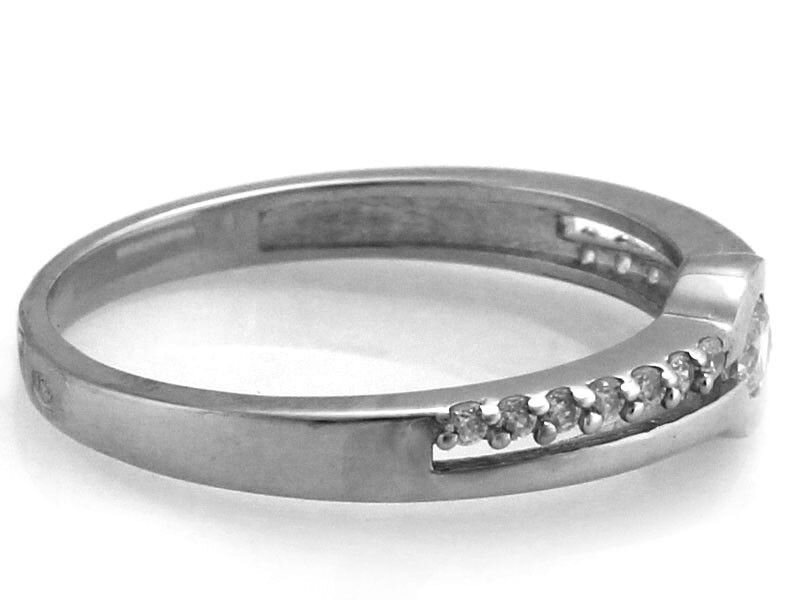 Klasyczny pierścionek z białęgo złota 585