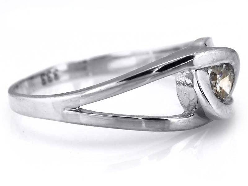 Klasyczny pierścionek zaręczynowy z białego złota 333