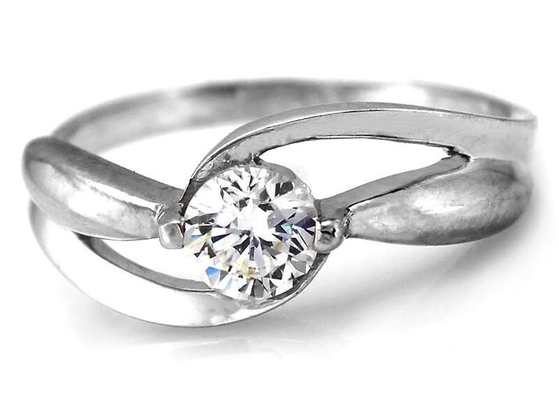 Piękny pierścionek z białego złota 585 2