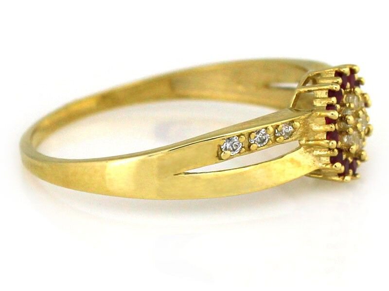 Złoty pierścionek z bordowymi cyrkoniami 585