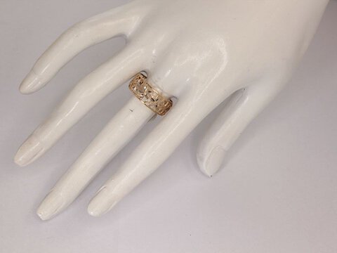 Złoty pierścionek ażurowy bez kamieni 585